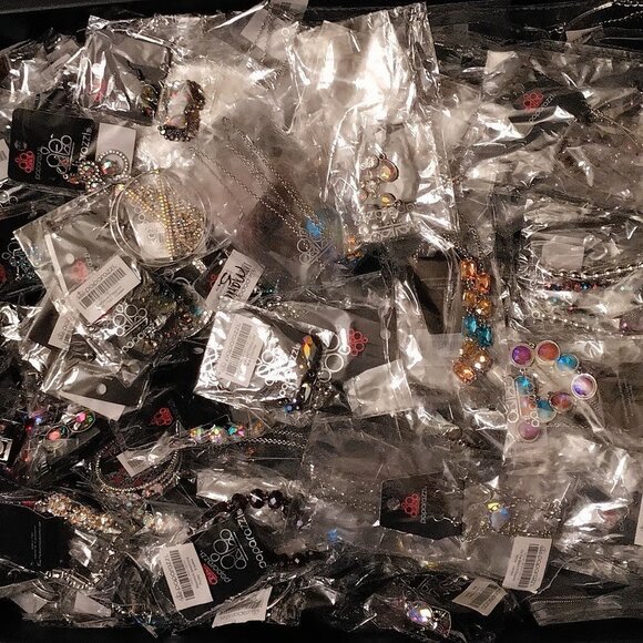 Paparazzi NEW 10 piece Oil Spill/ Iridescent Jewelry Lot - Picture 2 of 2